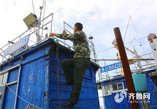 海岸线上的意外发现，居民出海疑捞到水雷引发的安全警示与社区应对